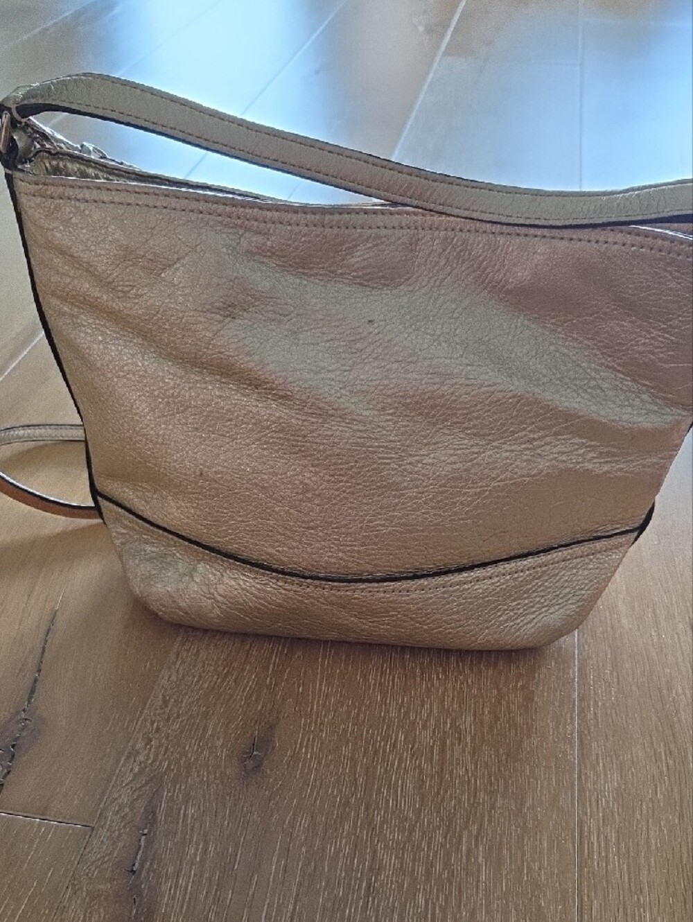 Metallic Gold Shoulder Bag - Women - Picture 4 of 4